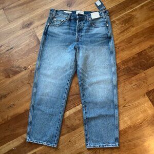 NWT** Universal Thread - Women's Mid-Rise Boyfriend Jeans - Univ Light Wash